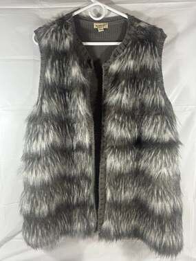 One World Women Ladies Faux Fox & Knit Long Hair Gray White Vest